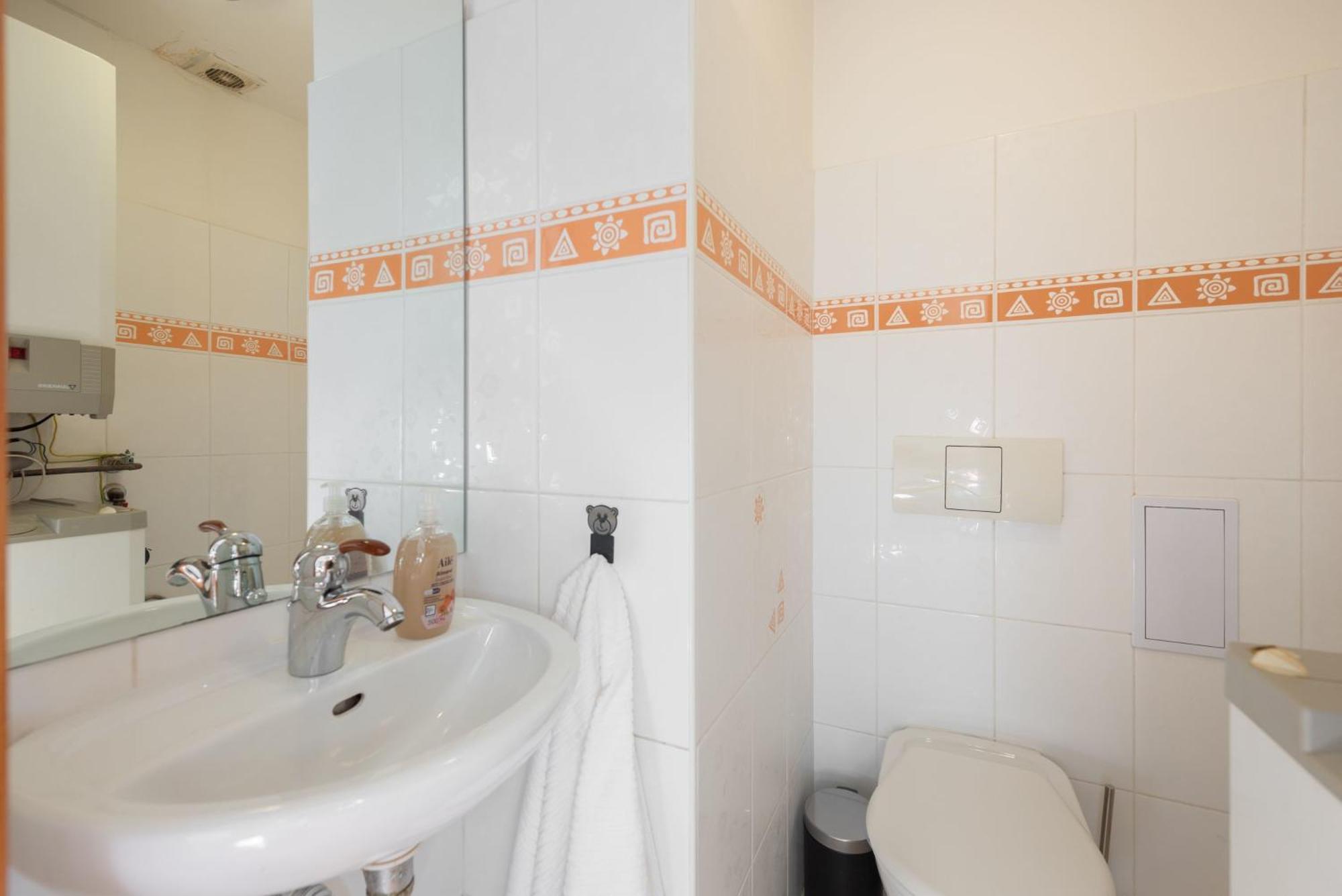 Stylish 2-level Near The National Theatre Daire *