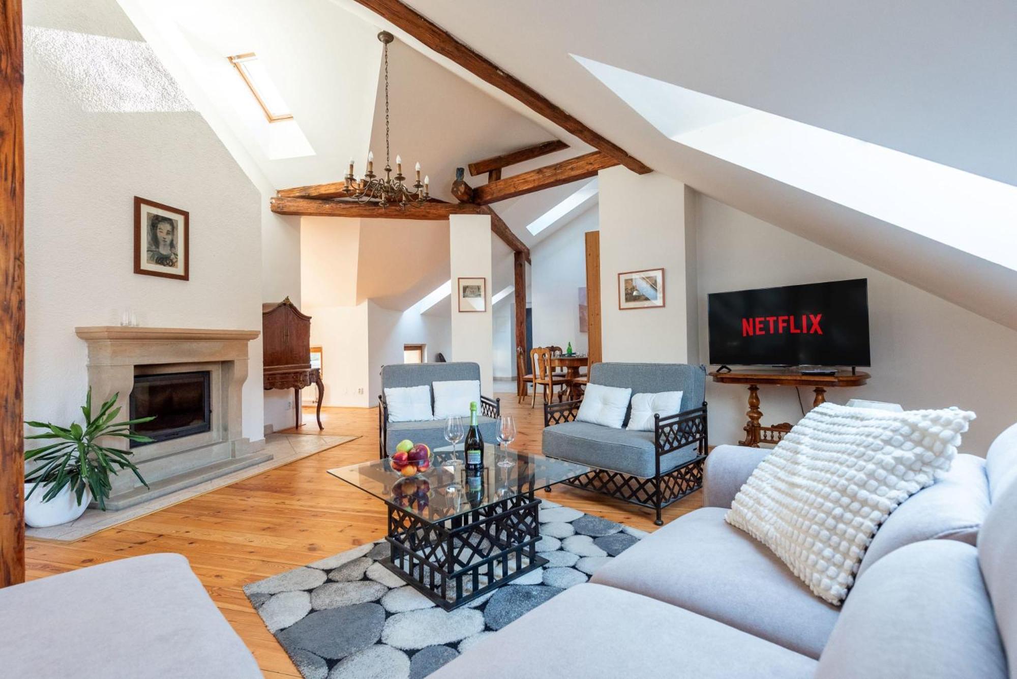 Stylish 2-level Near The National Theatre Prag